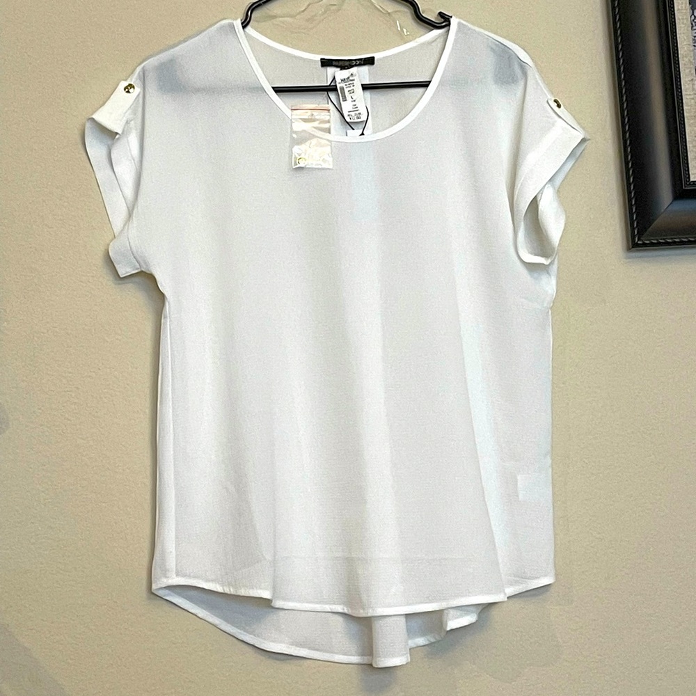 Professional see-through shirt. Flowing and loose.